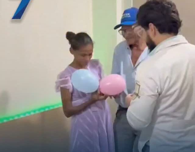 Médico transforma ultrassom em chá revelação e emociona casal