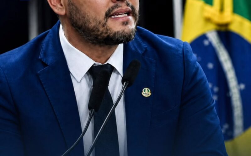 Indecisão de Cleitinho Azevedo sobre governo de Minas provoca racha no PL